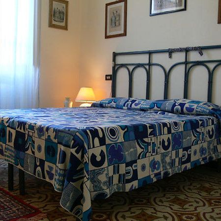 Casanoemi 2 Bed and Breakfast Κάλιαρι Δωμάτιο φωτογραφία